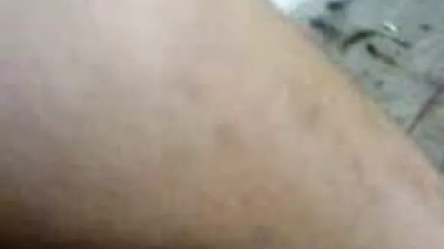 ஆபாச ஆன்லைன் பதிவு இல்லை சிவப்பு பார்க்க வேண்டும் பெண் காட்டும்