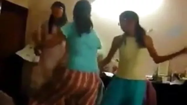 ஆபாச ஆன்லைன் பதிவு இல்லை கல்லூரி பெண்கள்