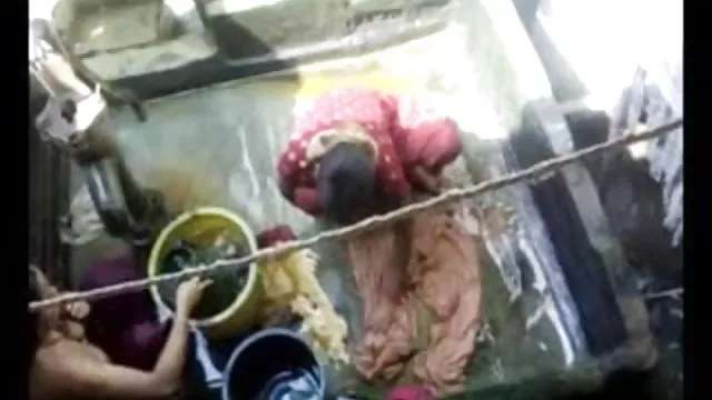 ஆபாச ஆன்லைன் பதிவு இல்லை பங்களா நீல பில் தேசி கிராமத்தில் குளிக்கும் தாகா நகரில் தலைமையகத்தை (5)