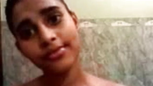 ஆபாச ஆன்லைன் பதிவு இல்லை வங்கதேச மாற்ற கல்லூரி பெண்