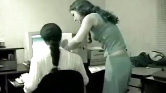 ஆபாச ஆன்லைன் பதிவு இல்லை அலுவலகத்தில் சூடான அம்மா வேடிக்கை