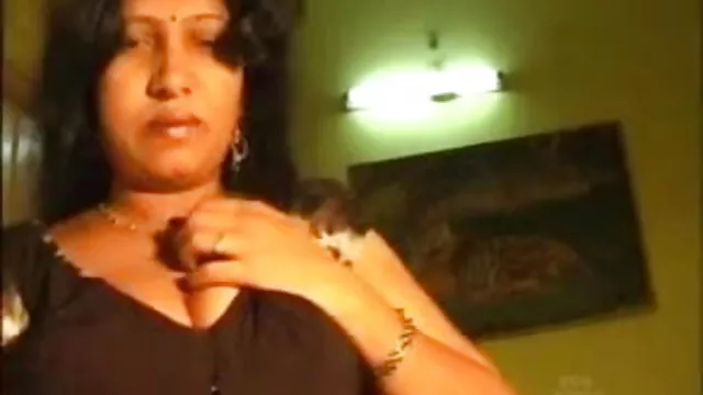 ஆபாச ஆன்லைன் பதிவு இல்லை செக்ஸ் காட்டி ஆண்ட்டி காதல் ஊழல் 003