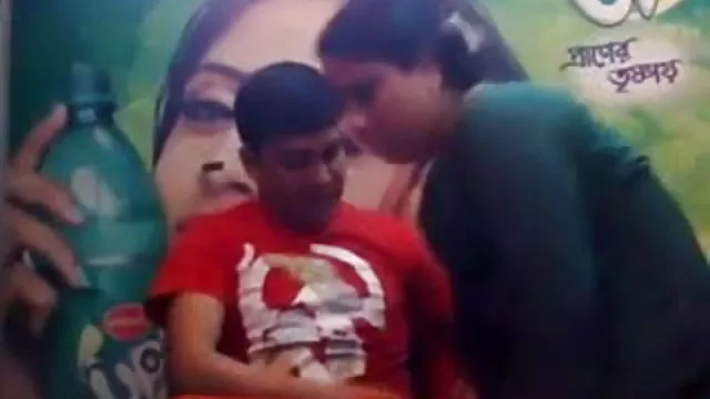 ஆபாச ஆன்லைன் பதிவு இல்லை தேசி கவர்ச்சி ஜோடி சிற்றுண்டி ஊழல்