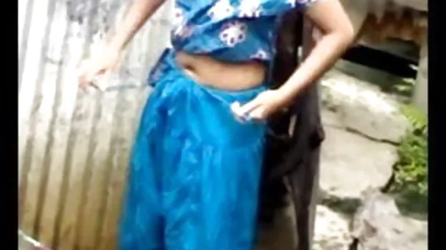 ஆபாச ஆன்லைன் பதிவு இல்லை தேசி பெண் குளிக்கும் வெளிப்புற