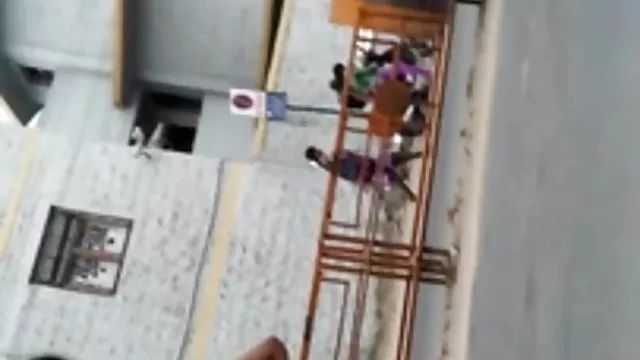 ஆபாச ஆன்லைன் பதிவு இல்லை படகோட்டி படம் காட்ட ரெட் சல்வார் பெண்
