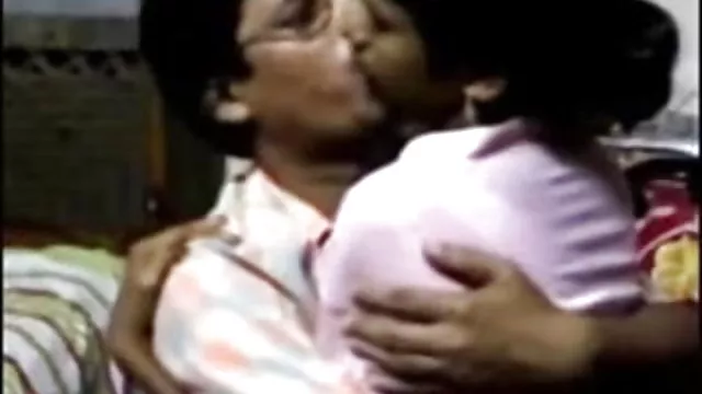 ஆபாச ஆன்லைன் பதிவு இல்லை காஷிப்பூர் முதலாளி அவளை அனுபவித்த ஒரு ஹோட்டல் பணிப்பெண்