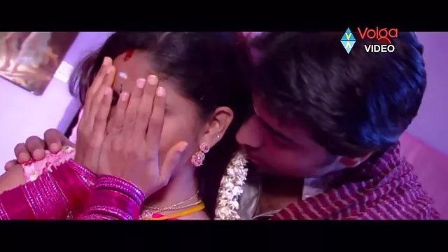 ஆபாச ஆன்லைன் பதிவு இல்லை வீடியோக்களை காட்ட பெண் டிவி