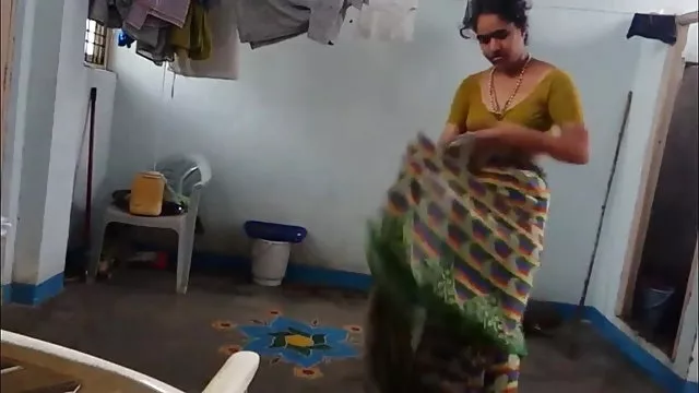 ஆபாச ஆன்லைன் பதிவு இல்லை தேசி தமிழ் பொன்னிற புடவையை அணிந்த பிறகு மழை